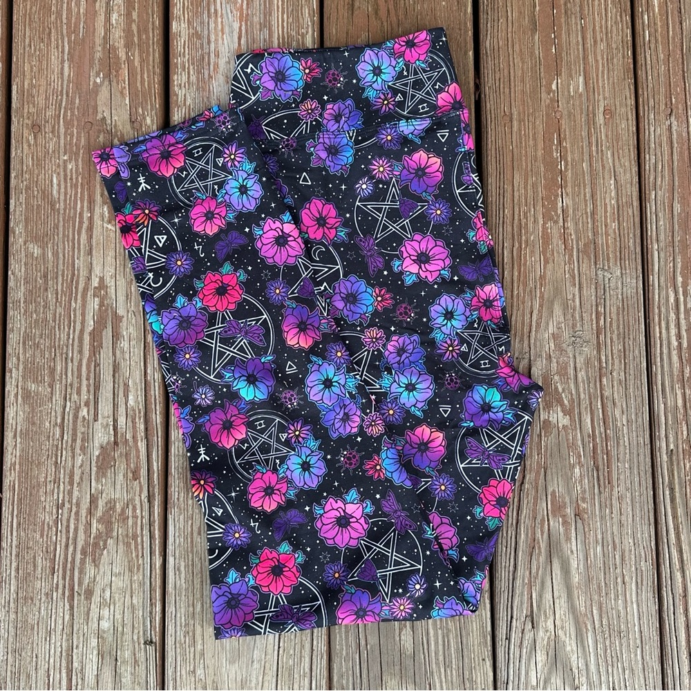 Floral women’s pocket  Leggings - Black and Pink